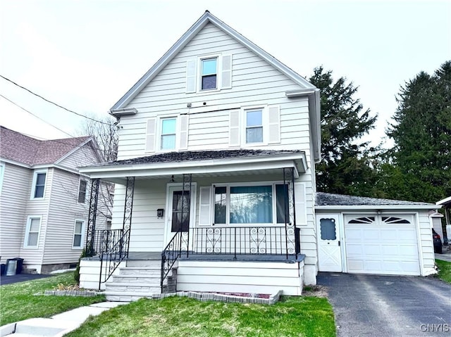 view of front facade with driveway and covered porch