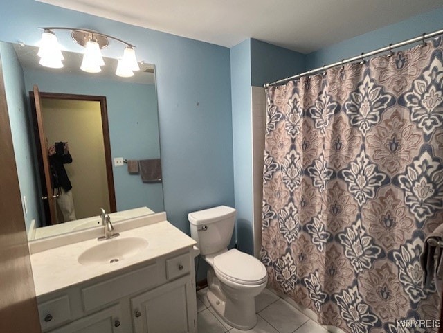 full bathroom featuring toilet, tile patterned flooring, vanity, and a shower with curtain