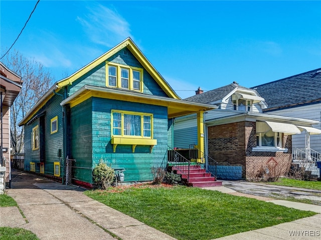 43 Freund St, Buffalo, NY 14211 - bungalow featuring a front lawn
