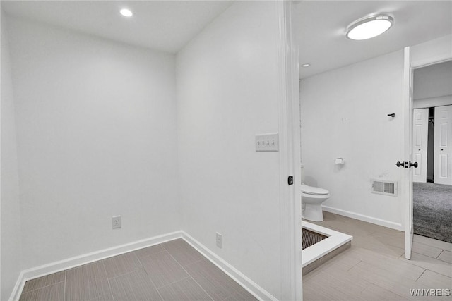 bathroom featuring recessed lighting, visible vents, baseboards, and toilet