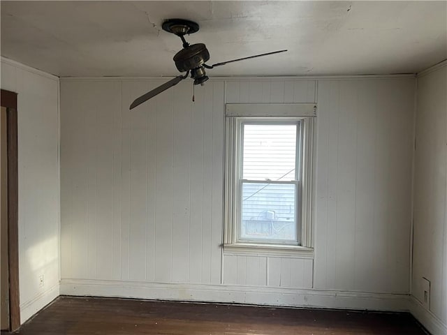 unfurnished room featuring a ceiling fan and dark wood-style floors