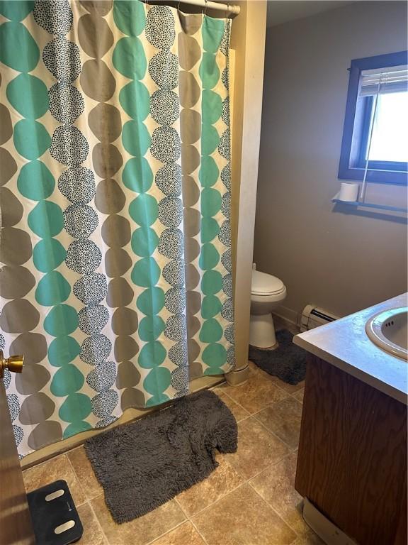 full bathroom featuring toilet, a baseboard radiator, vanity, and curtained shower