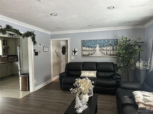 living room featuring ornamental molding, recessed lighting, wood finished floors, baseboards, and a toaster