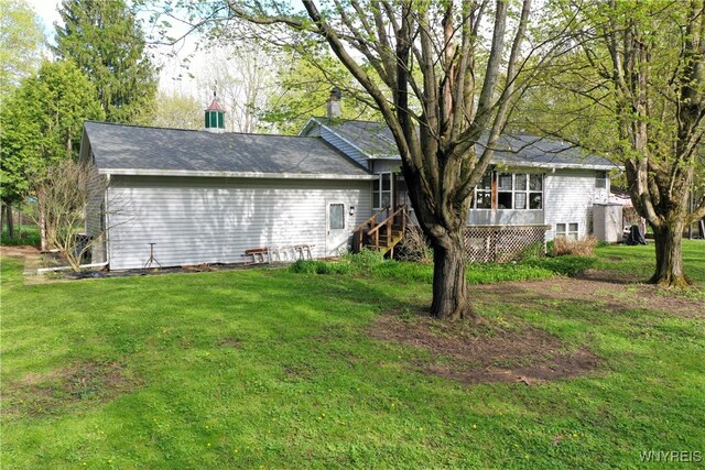 1465 Genesee St, Pembroke, NY 14036 - back of house featuring a yard