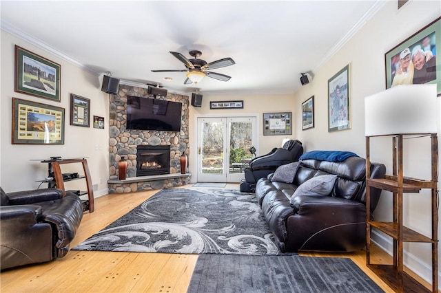5572 Lakewood Trl, South Bristol, NY 14424 - living room with ceiling fan, ornamental molding, and hardwood / wood-style flooring