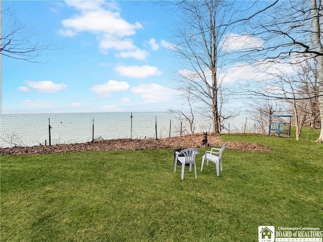 view of yard featuring a water view
