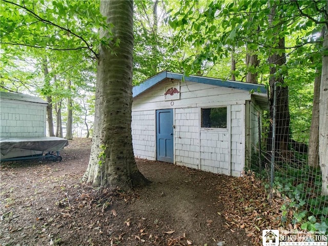view of outbuilding featuring an outbuilding