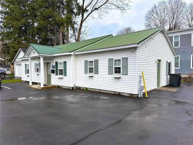 view of front of home featuring metal roof