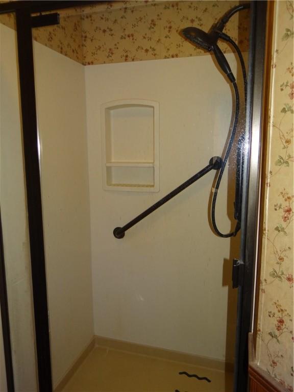 956 Hoffman St, Elmira-City, NY 14905 - interior space featuring wallpapered walls