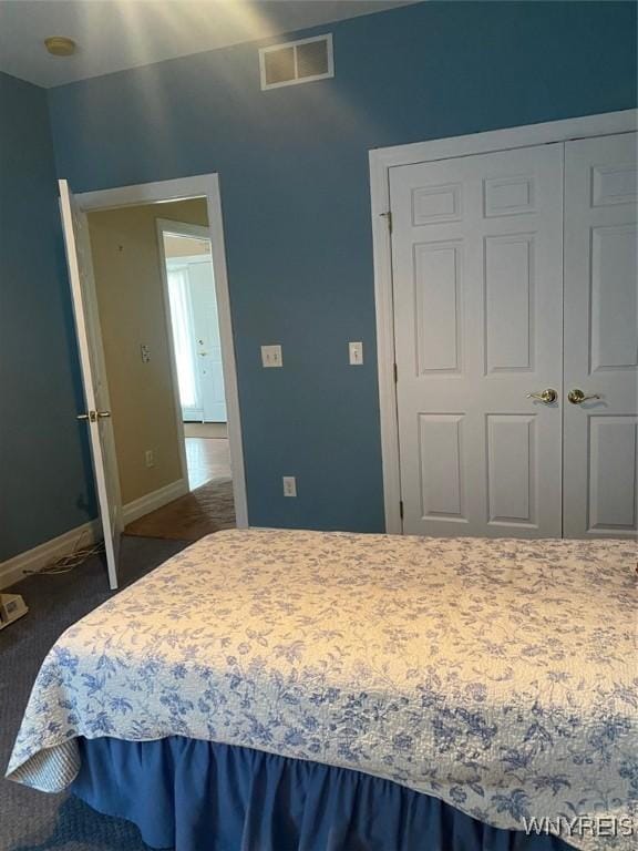 253 Glenvale Rd, Porter, NY 14174 - bedroom featuring a closet, baseboards, carpet, and visible vents
