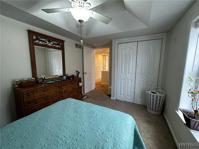 bedroom featuring ceiling fan, baseboards, visible vents, and carpet floors