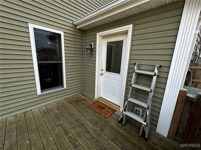 entrance to property featuring a wooden deck
