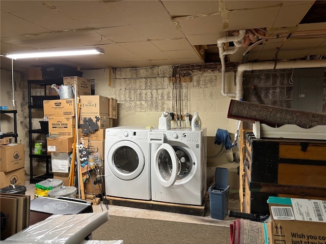 clothes washing area with laundry area and washing machine and dryer