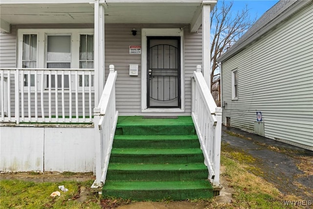 doorway to property with covered porch