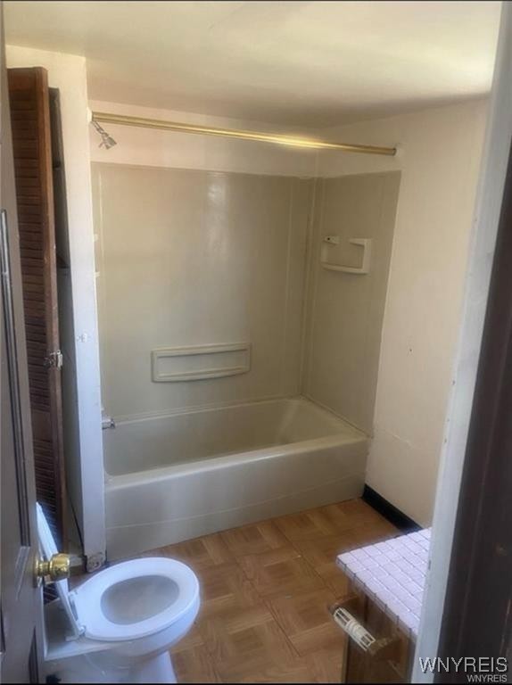 2405 Michigan Ave, Niagara Falls, NY 14305 - full bath with toilet and bathing tub / shower combination