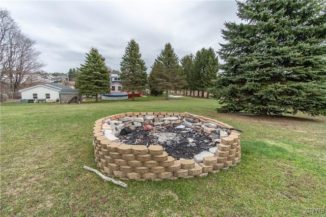 view of yard featuring a fire pit