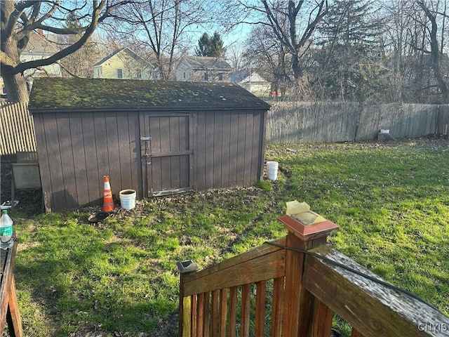 918 Midland Ave, Syracuse, NY 13205 - view of yard featuring an outdoor structure, fence, and a storage unit