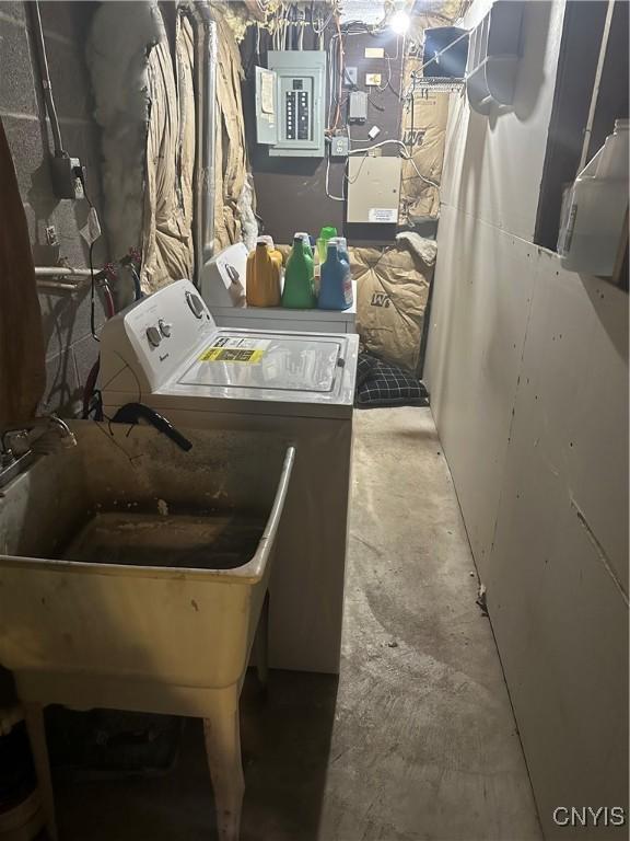 918 Midland Ave, Syracuse, NY 13205 - clothes washing area with washer and dryer, laundry area, and electric panel