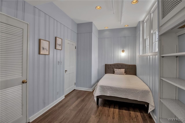 bedroom featuring recessed lighting, dark wood-style floors, and baseboards