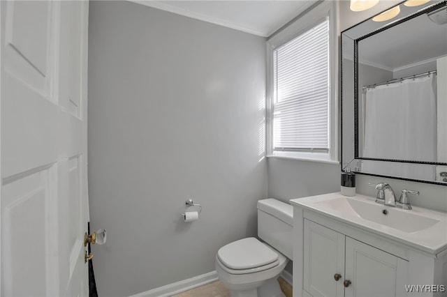 full bath with ornamental molding, toilet, vanity, and baseboards