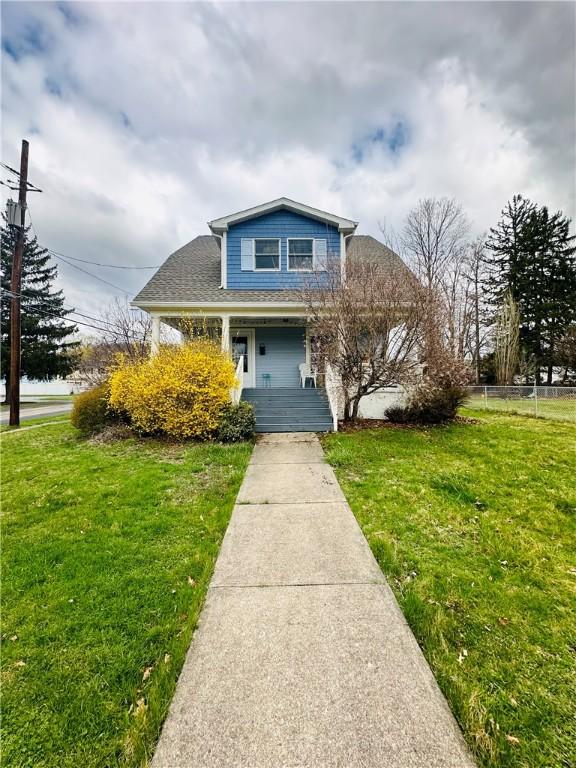 930 W 1st St, Elmira, NY 14905 - bungalow-style home featuring covered porch and a shingled roof