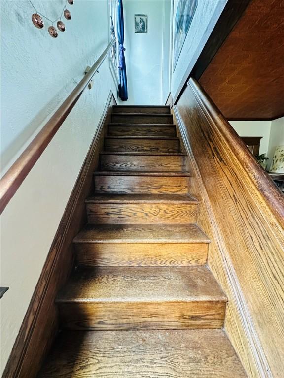 930 W 1st St, Elmira, NY 14905 - view of stairway