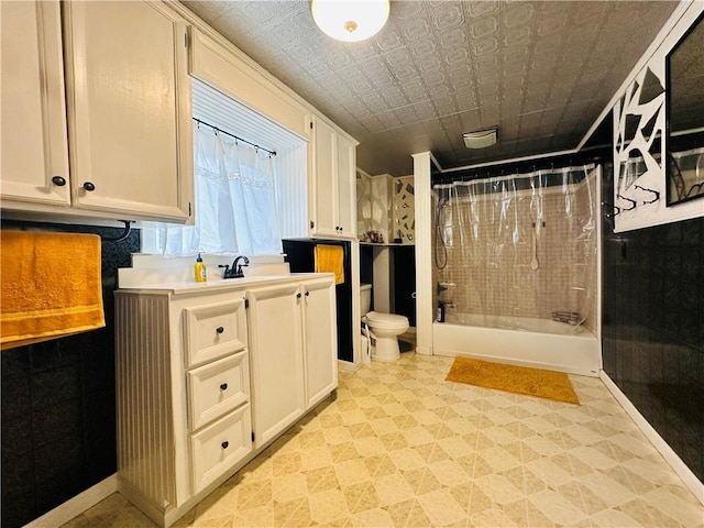 930 W 1st St, Elmira, NY 14905 - full bath featuring toilet, shower / bath combination with curtain, vanity, and an ornate ceiling