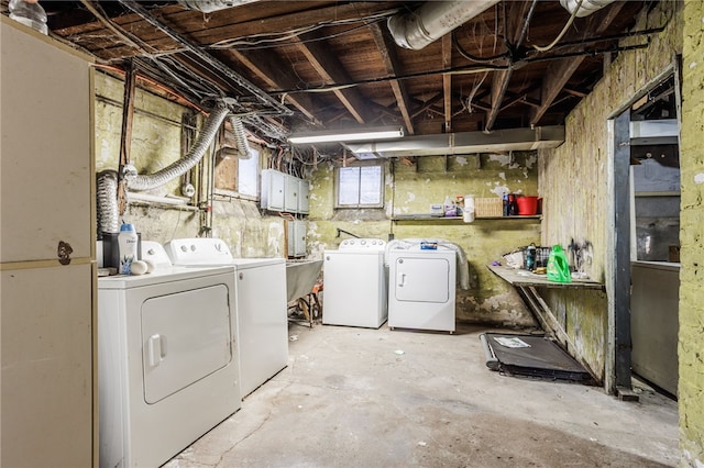 laundry room featuring laundry area and washing machine and dryer