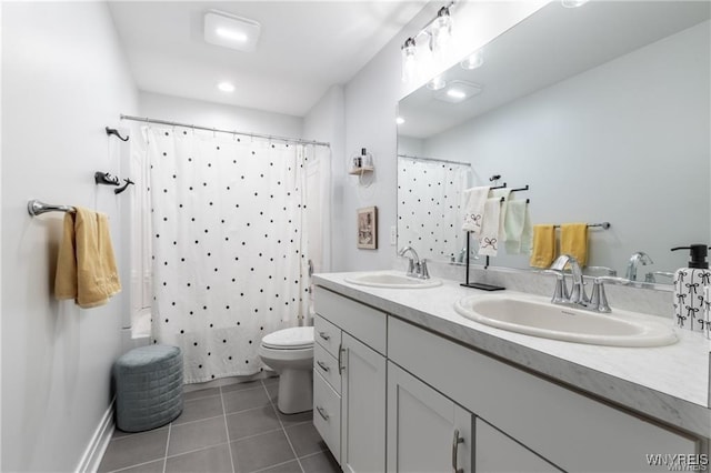 full bath featuring tile patterned flooring, toilet, double vanity, a shower with shower curtain, and baseboards