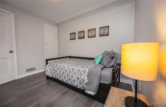 523 76th St, Niagara Falls, NY 14304 - bedroom featuring baseboards, wood finished floors, and visible vents