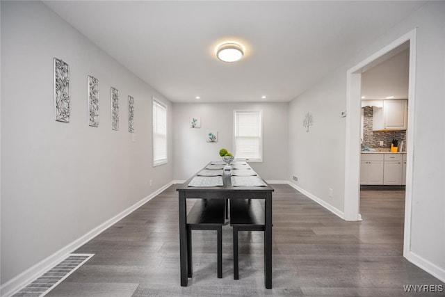 523 76th St, Niagara Falls, NY 14304 - dining space featuring baseboards, visible vents, and dark wood-type flooring