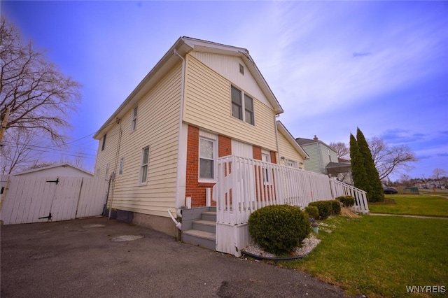 523 76th St, Niagara Falls, NY 14304 - view of front of house featuring an outbuilding, driveway, and a front lawn