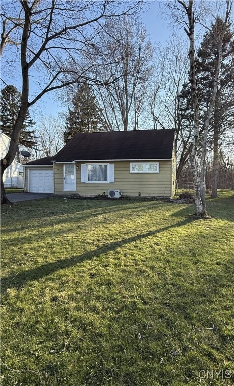 ranch-style home with driveway and a front yard