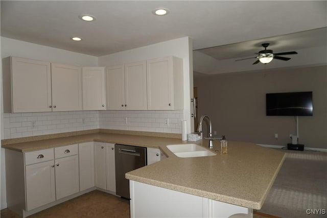 4828 Lighthouse Village Cir, Clay, NY 13088 - kitchen featuring a peninsula, open floor plan, ceiling fan, stainless steel dishwasher, and a sink