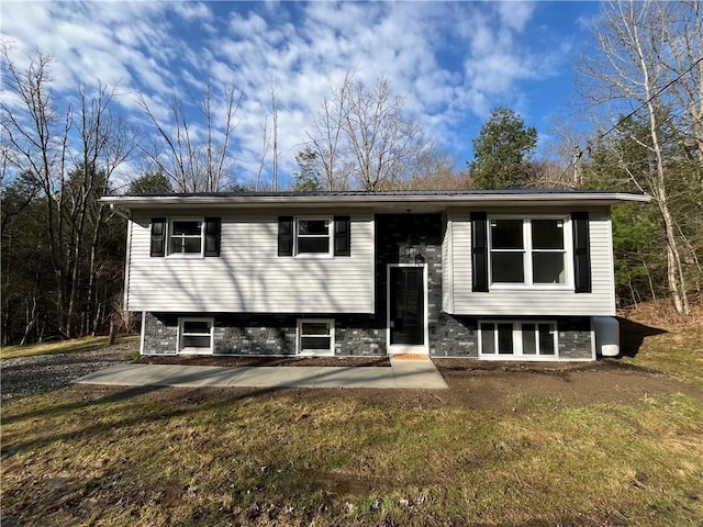 bi-level home with a front lawn