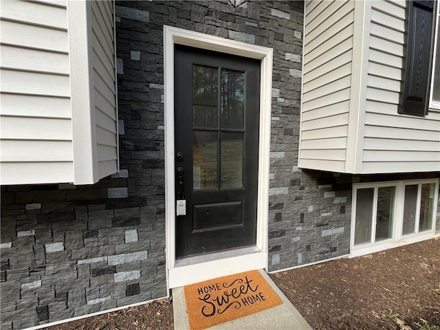 property entrance featuring stone siding