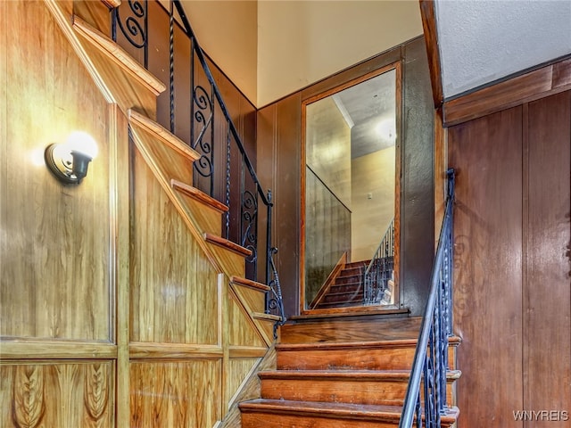 2300 Main St, Buffalo, NY 14214 - view of staircase