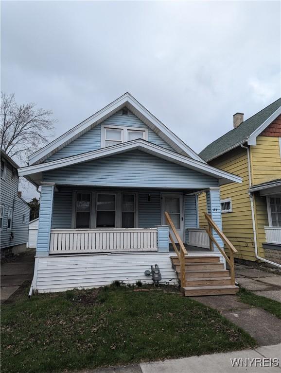 83 Custer St, Buffalo, NY 14214 - bungalow-style home with a porch
