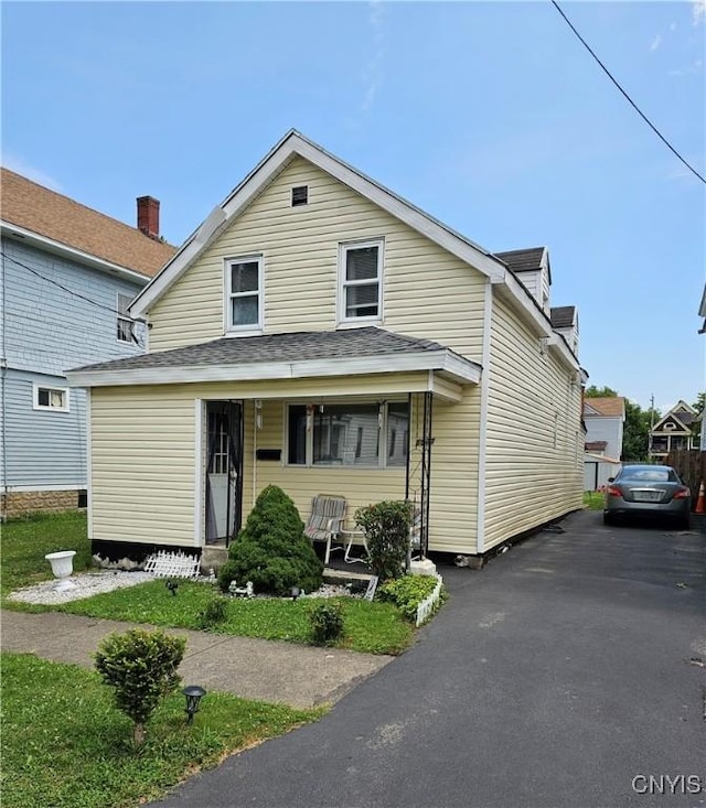 1567 W St, Utica, NY 13501 - traditional home with a shingled roof