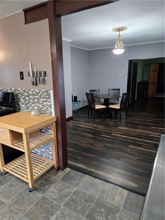 dining space with ornamental molding