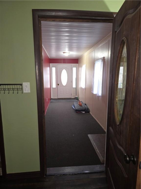 entryway featuring crown molding