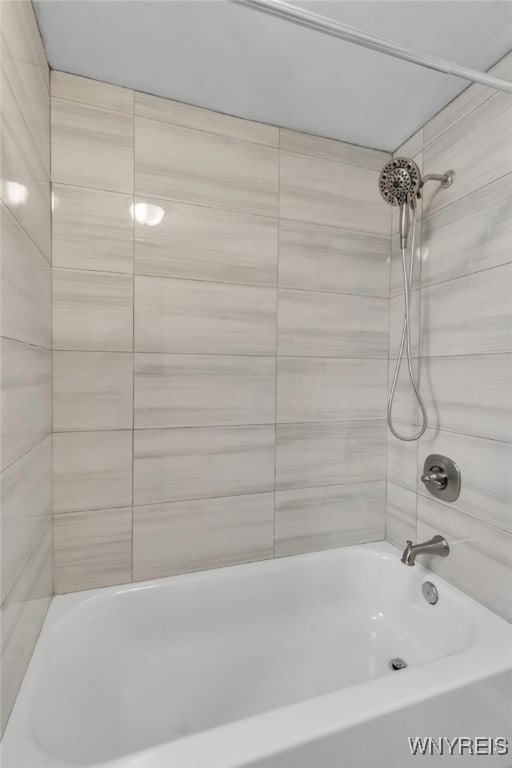 full bathroom featuring washtub / shower combination