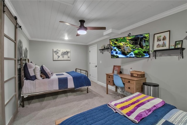 bedroom with a barn door, a ceiling fan, baseboards, ornamental molding, and carpet flooring