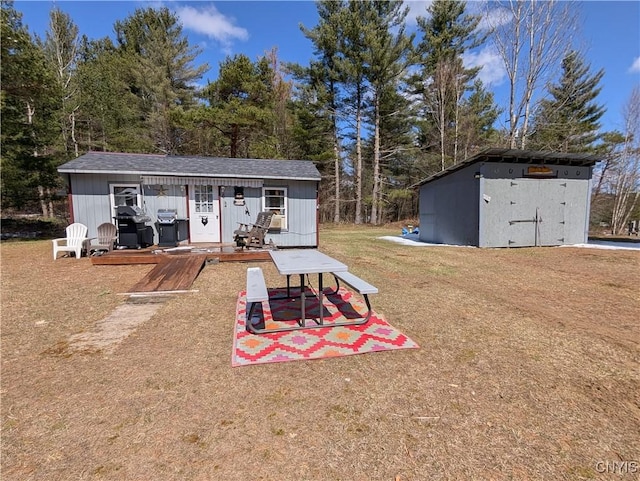 exterior space featuring an outbuilding