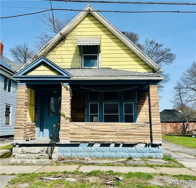 view of front facade featuring a porch