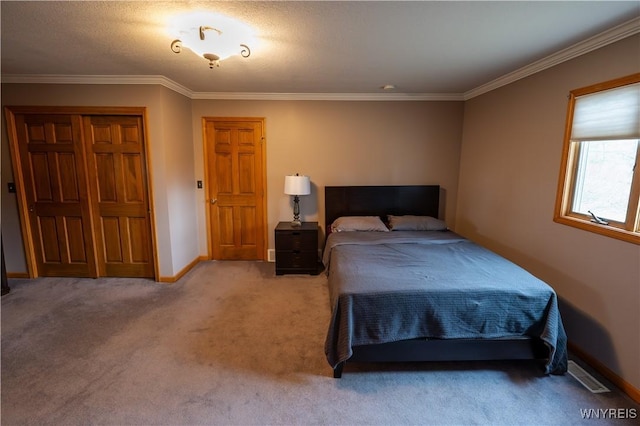bedroom with carpet, a closet, ornamental molding, and baseboards