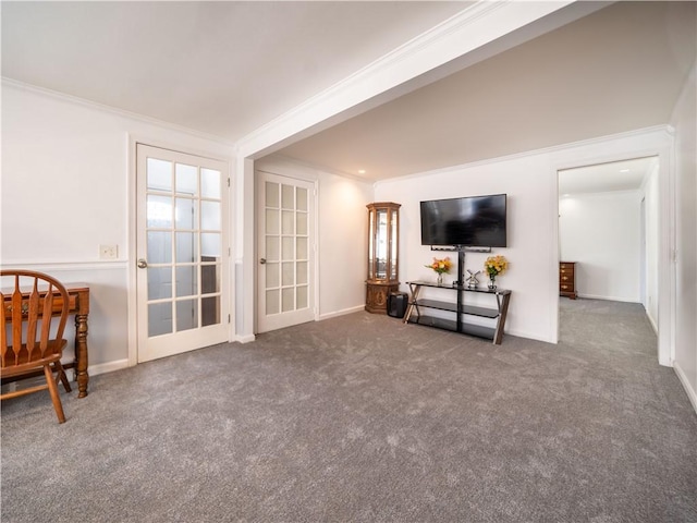 carpeted living room featuring crown molding