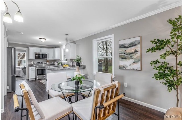 dining space with baseboards, dark wood-style floors, a wealth of natural light, and crown molding