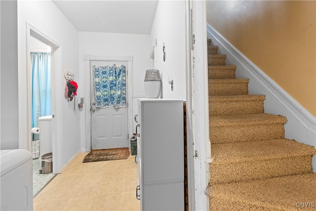 601 W Thomas St, Rome-Inside, NY 13440 - entryway featuring stairway