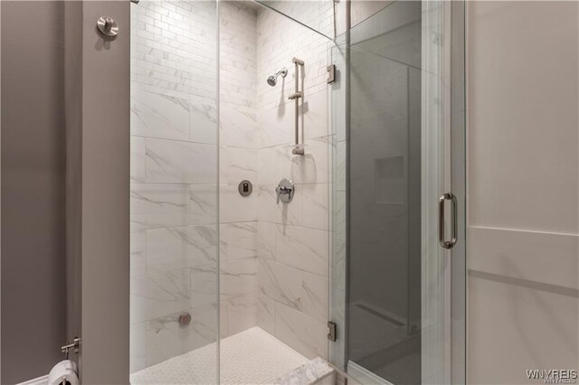 35 Ojibwa Cir, Buffalo, NY 14202 - bathroom featuring a stall shower